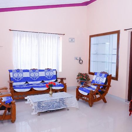 Giri'S Homestay Madikeri Εξωτερικό φωτογραφία