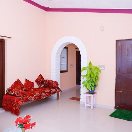 Giri'S Homestay Madikeri Εξωτερικό φωτογραφία