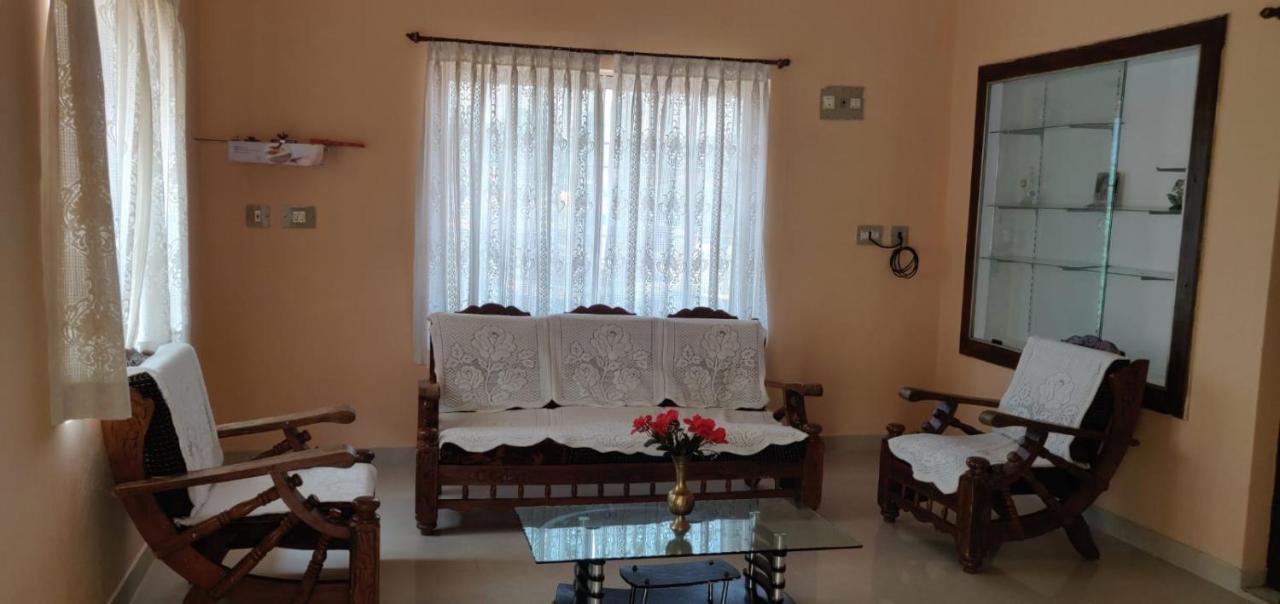Giri'S Homestay Madikeri Εξωτερικό φωτογραφία