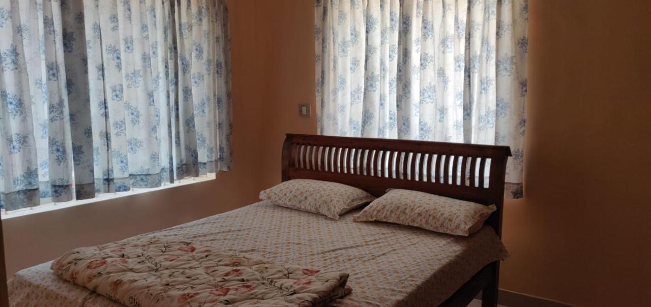 Giri'S Homestay Madikeri Εξωτερικό φωτογραφία