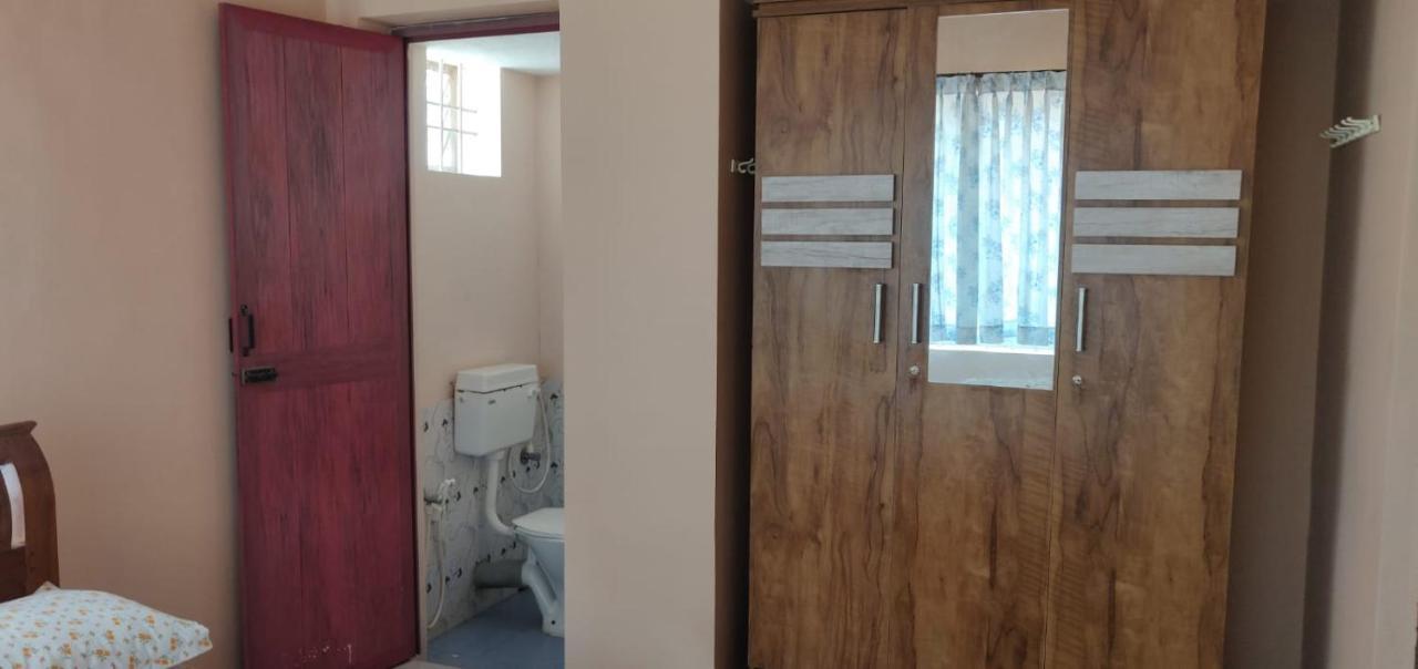 Giri'S Homestay Madikeri Εξωτερικό φωτογραφία