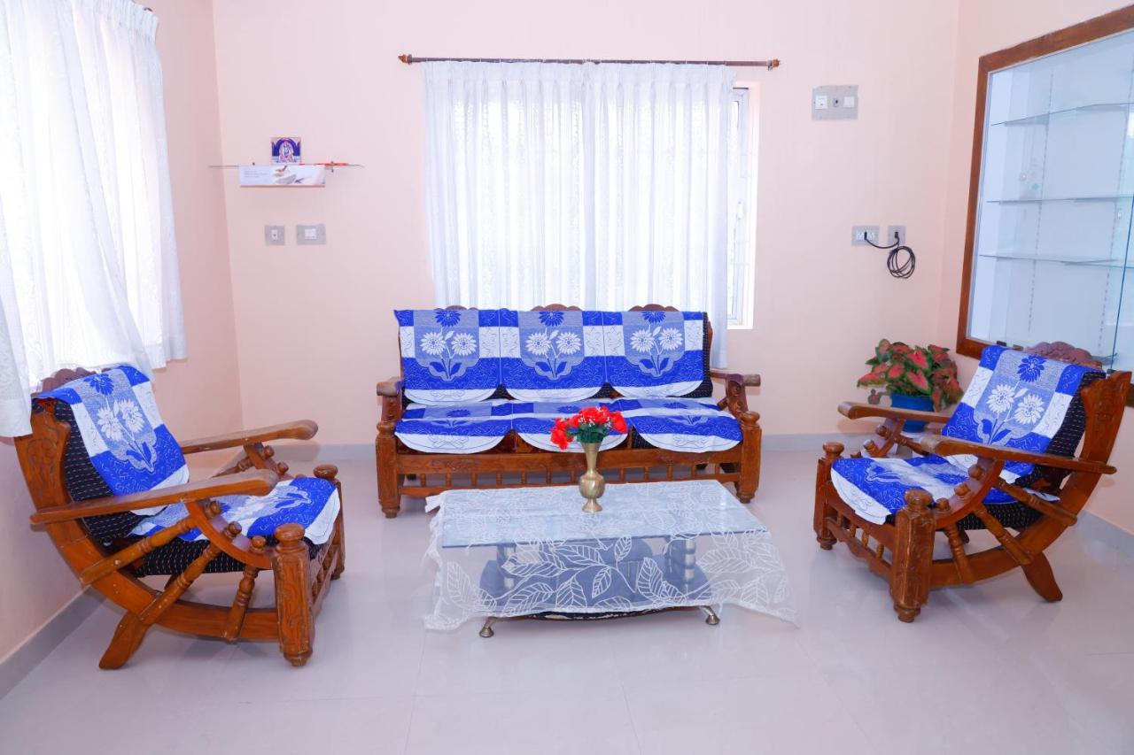 Giri'S Homestay Madikeri Εξωτερικό φωτογραφία