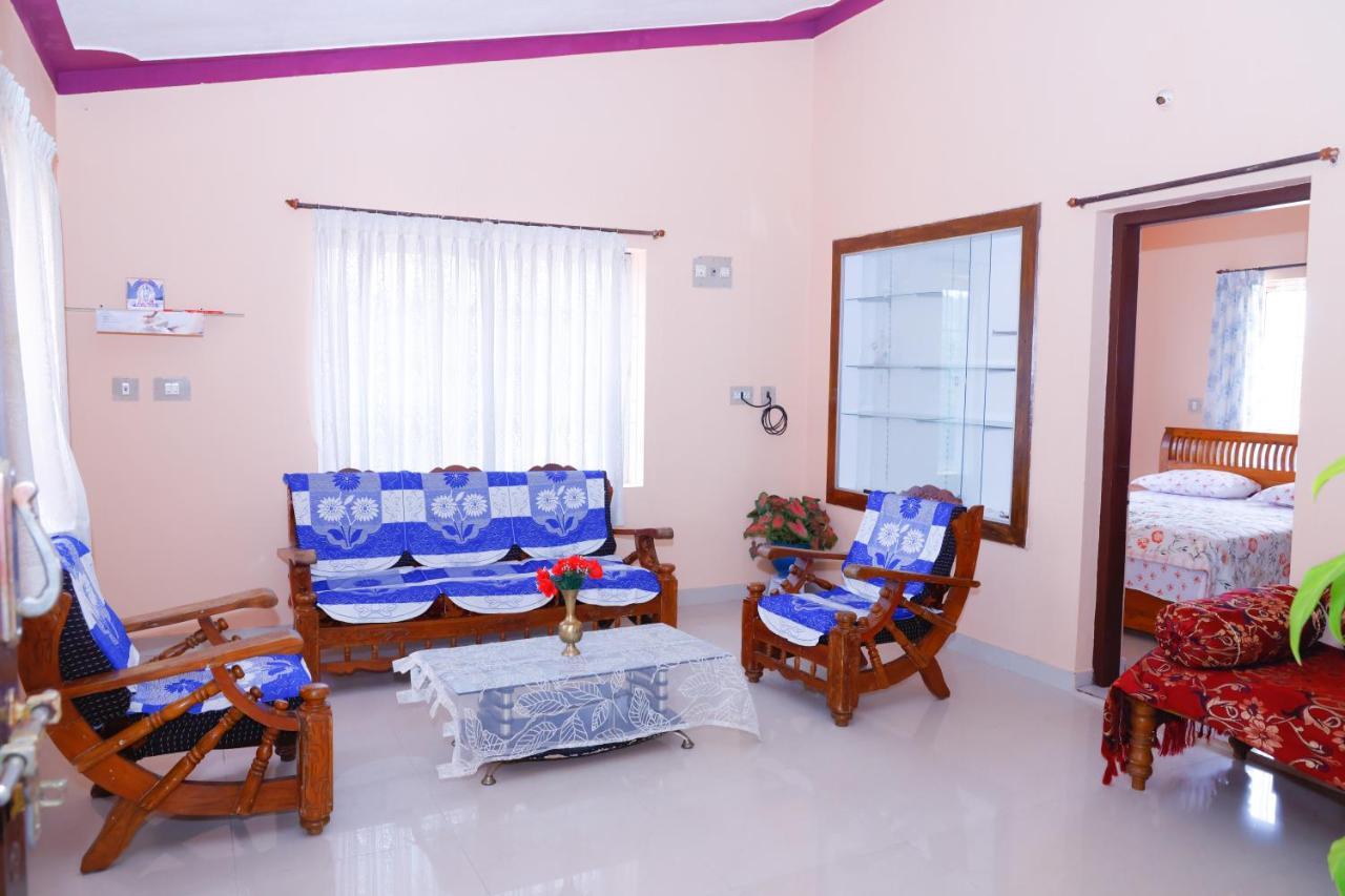 Giri'S Homestay Madikeri Εξωτερικό φωτογραφία