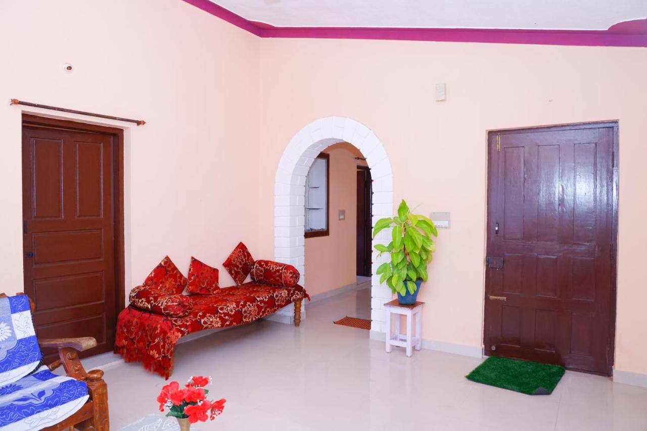Giri'S Homestay Madikeri Εξωτερικό φωτογραφία