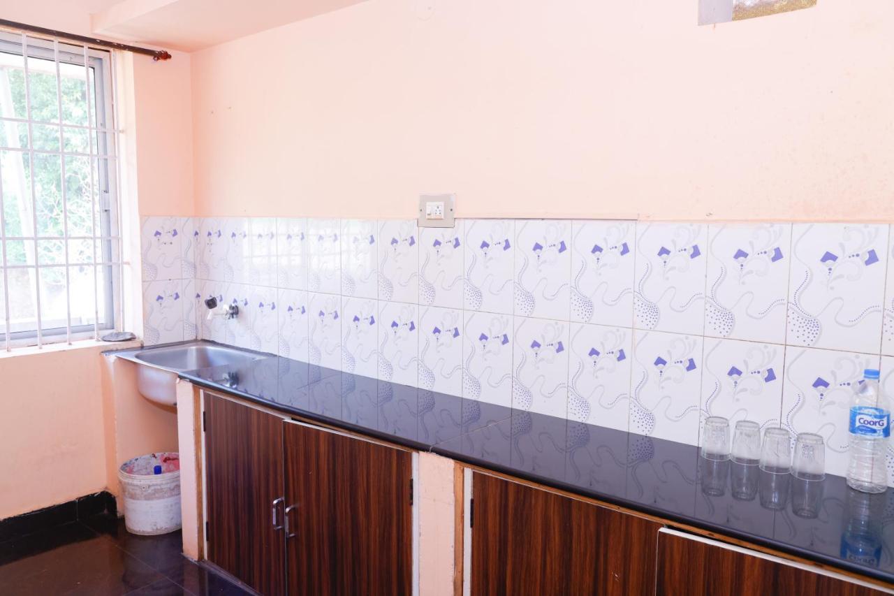 Giri'S Homestay Madikeri Εξωτερικό φωτογραφία