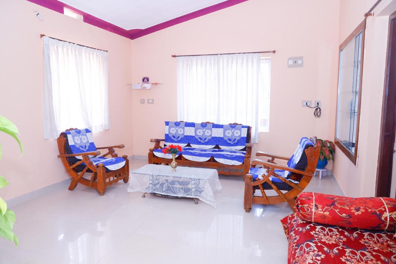 Giri'S Homestay Madikeri Εξωτερικό φωτογραφία