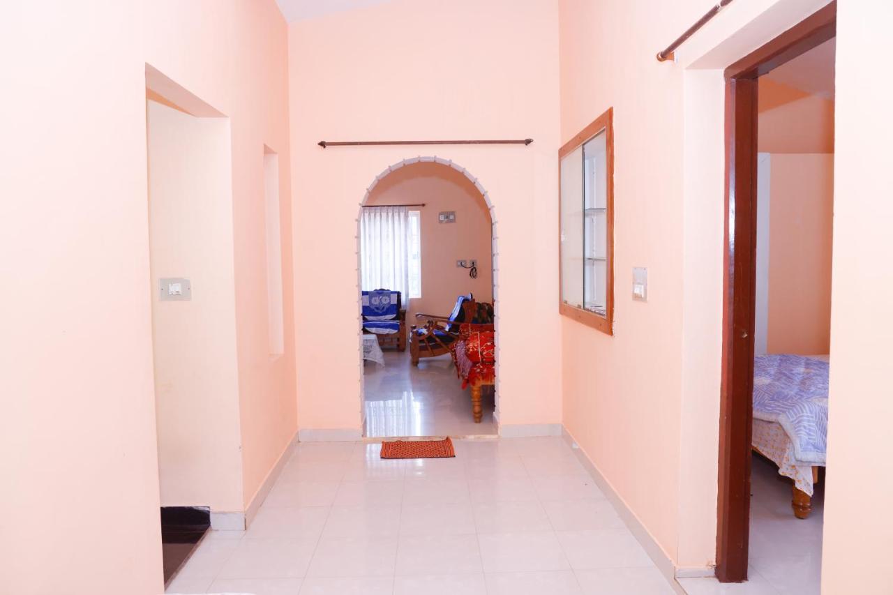 Giri'S Homestay Madikeri Εξωτερικό φωτογραφία