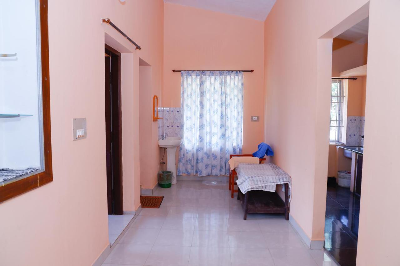 Giri'S Homestay Madikeri Εξωτερικό φωτογραφία
