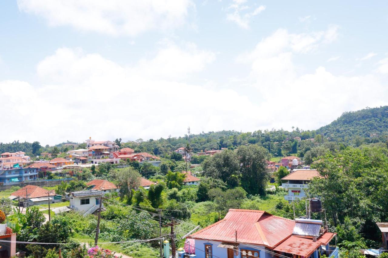Giri'S Homestay Madikeri Εξωτερικό φωτογραφία