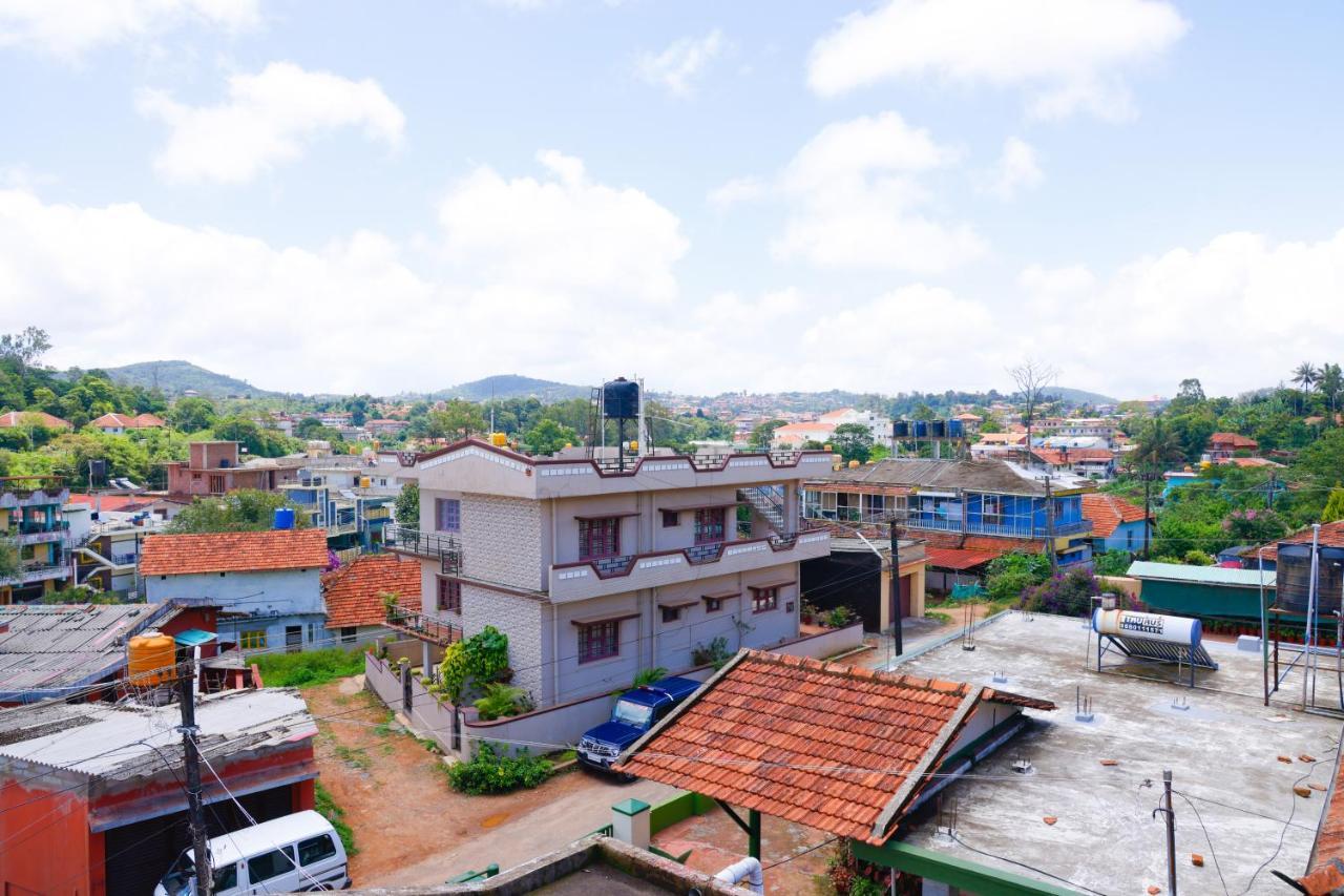 Giri'S Homestay Madikeri Εξωτερικό φωτογραφία